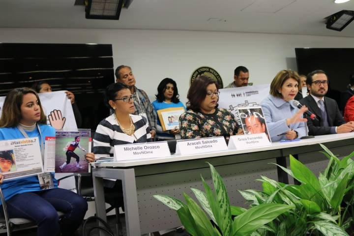 Entrega de firmas en el Senado de la República
