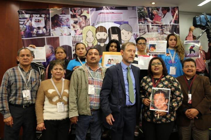 Entrega de firmas al Senado